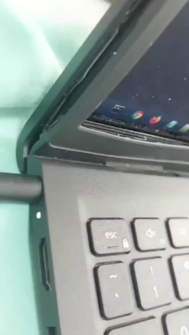 Seu notebook quebrou a carcaça ou a dobradiça nos reparamos!