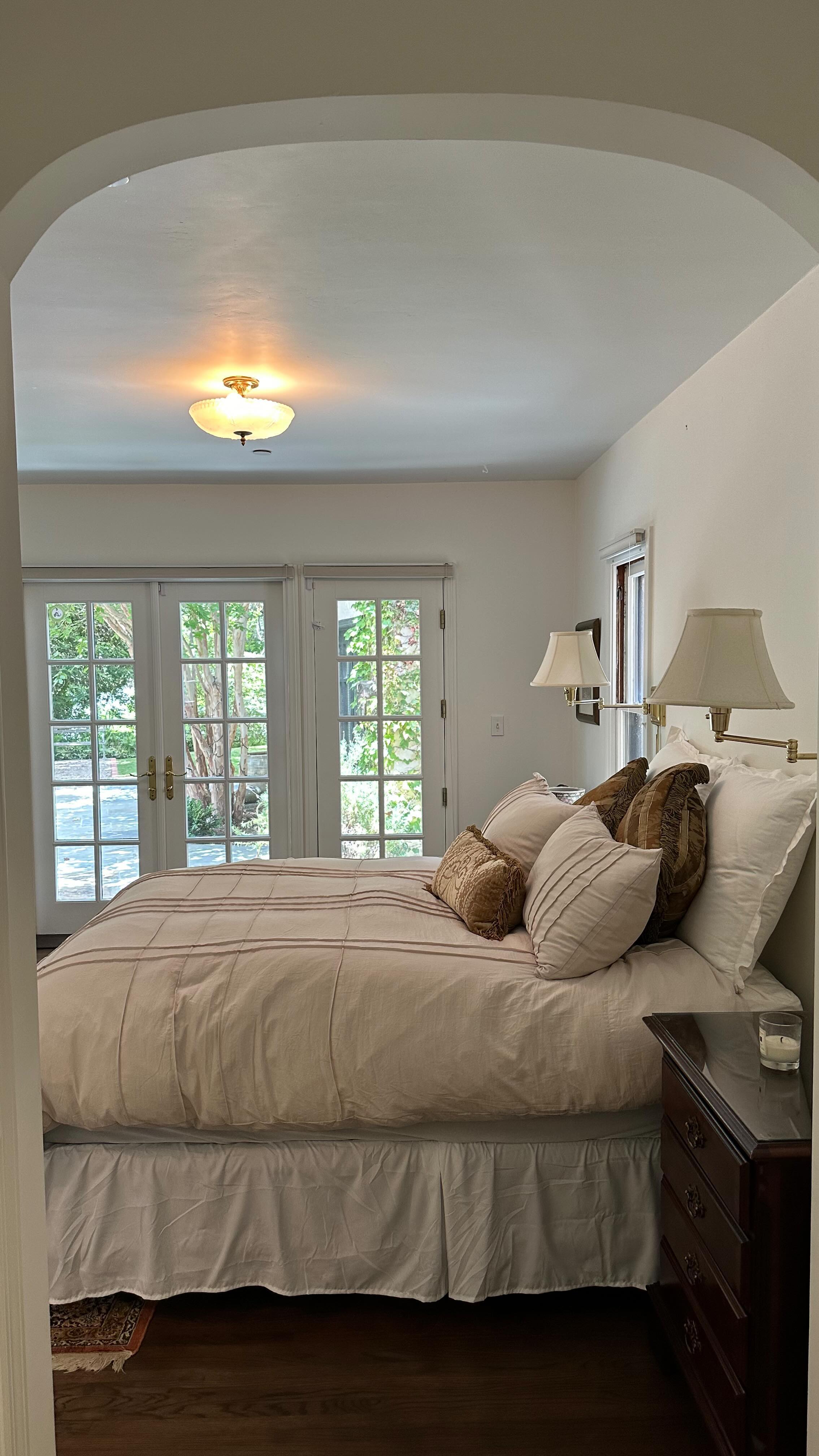 Olde Del Mar delivers once again ~
For a mere $7.5 million, you get this historical gem with some modern comforts mindfully blended into the mix to preserve its original charm.
550 Amphitheater Drive
Del Mar, CA 92014
$7.5m • 3BD 4BA
Listed by Julie Pinney
Del Mar Realty Associates