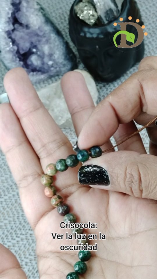 Pedido personalizado con diferentes piedras que tengan un tono verde #pulseras #hechoamano #joyeriaconintencion #piedranatural #piedrasenergeticas
#malachite #unakite #cuarzoverde #malaquita
Música: See You
Músico: iksonmusic