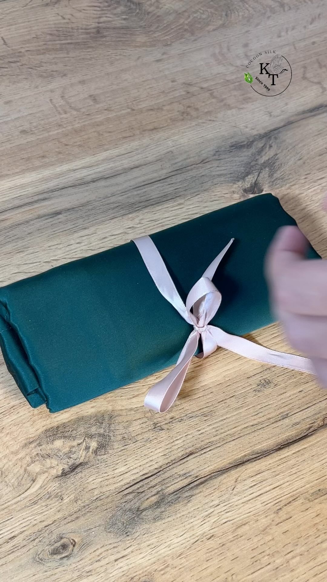 📌Sof ipak qurti tolasidan tayyorlangan , ushbu yostiq yopinchig’imiz haqida batafsil ma’lumot olish uchun
☎️+998 94 243 60 08 raqamiga qo’ng’iroq qiling.
#ipak #ipaktola #шелк #шелковыешарфы #mato