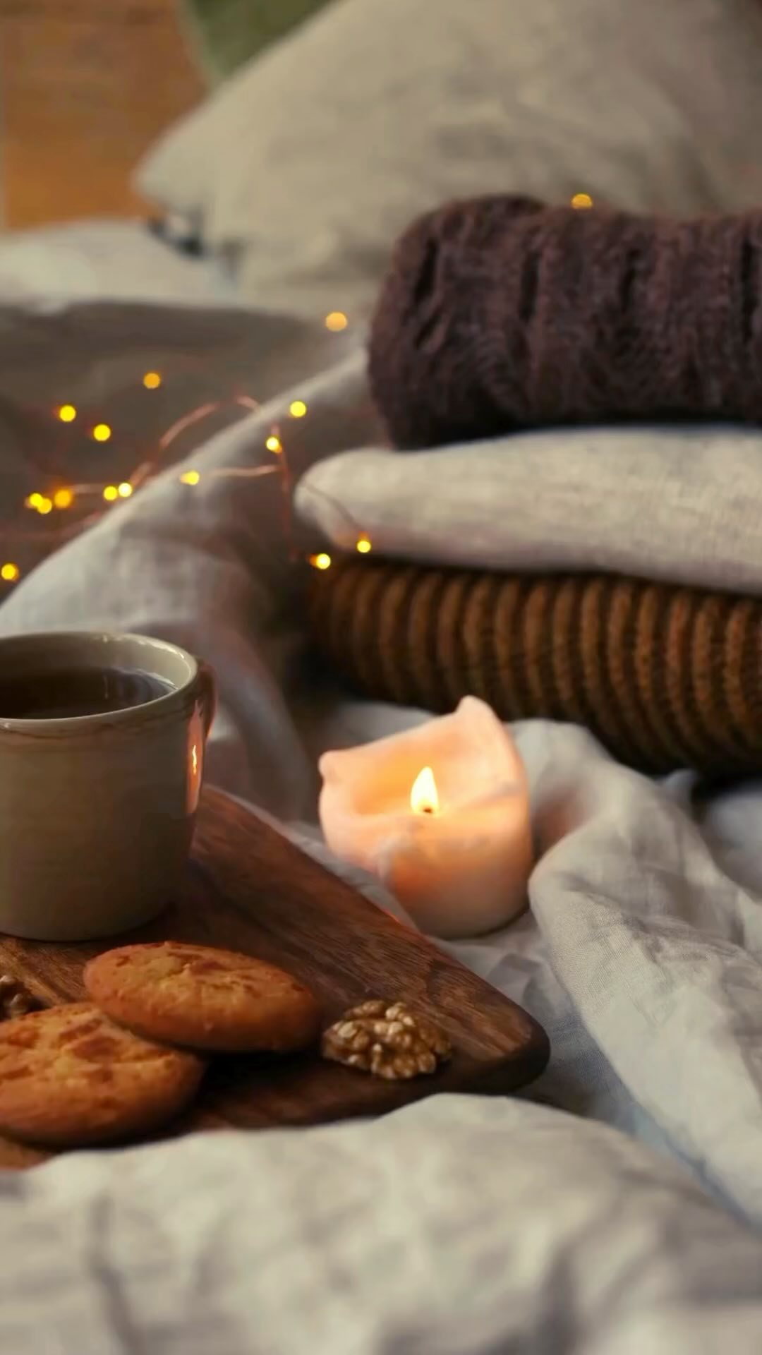 Draußen ist es regnerisch und kalt. ☔️🍁 Mach es dir gemütlich und schnapp dir ein Buch. In welche Welt tauchst du heute ein? 💫
#buch #bücher #roman #autumn #cosy #fall #herbst #lesen #lesenimherbst #gemütlich #nordsee #nordseeküste