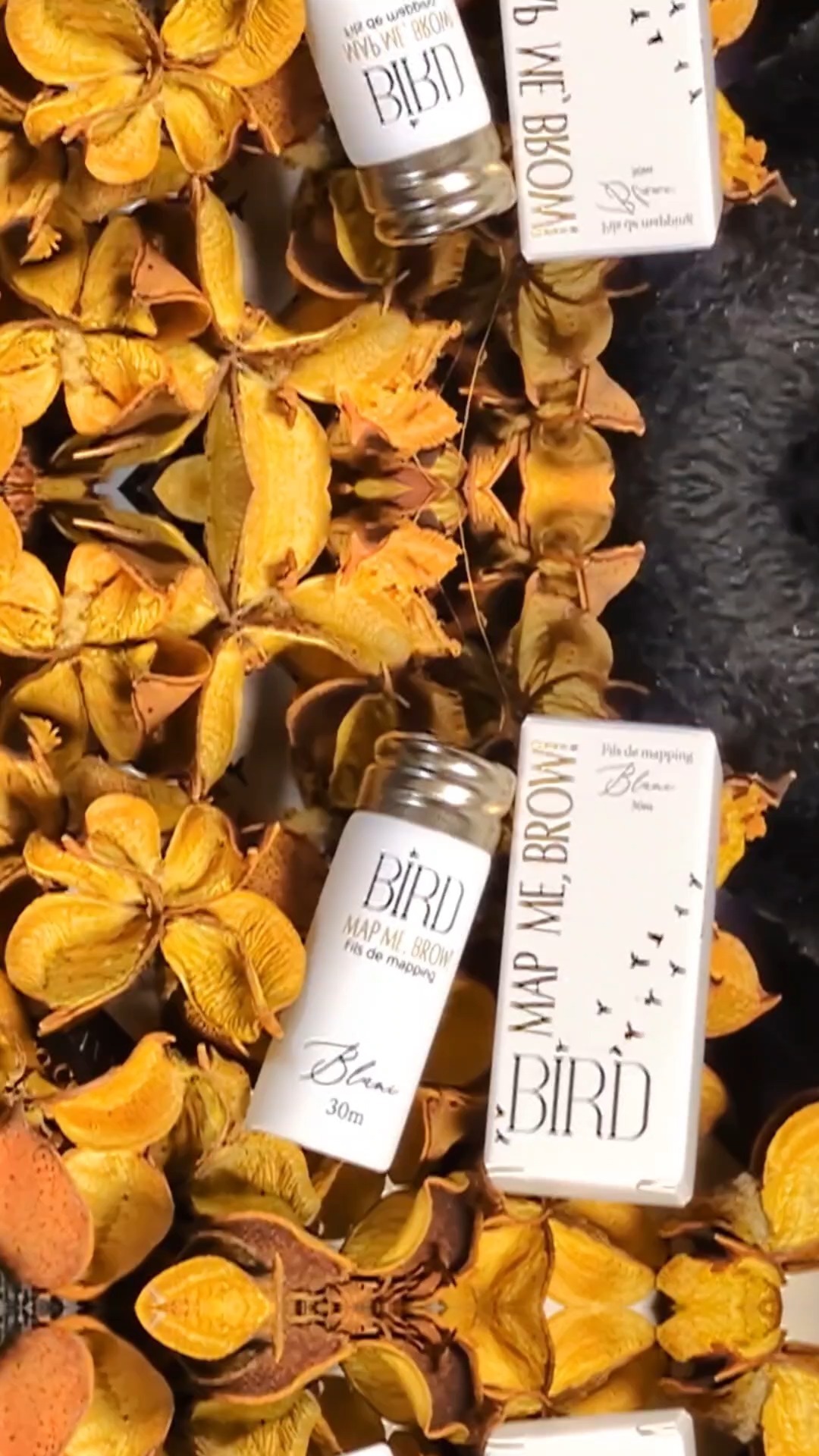 🌟 Précision et Performance avec le Fil de Mapping BIRD 🌟
✨ L’outil indispensable pour un traçage parfait :
Longueur exceptionnelle : Avec ses 30 mètres, notre fil de mapping offre une utilisation durable et économique.
Pigmentation intense : Un seul fil suffit pour tracer les deux yeux, grâce à une encre qui marque avec précision dès le premier passage.
Pratique et fiable : Idéal pour définir les lignes et symétries avant vos poses d’extensions ou de maquillage permanent.
💼 Professionnels de la beauté : Gagnez du temps et de l’efficacité avec un fil spécialement conçu pour garantir des résultats impeccables, même sur les tracés les plus complexes.
👁️ Parce que chaque détail compte, optez pour le fil de mapping BIRD, un allié indispensable pour des prestations haut de gamme.
📩 Commandez dès maintenant et offrez à vos clientes des résultats parfaitement maîtrisés.
#browshaping #browlamination #browartist
#beauteduregard #eyemakeup #eyebrows #eyelash #sourcils