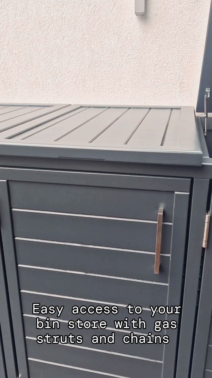 Easy access to all our stores, which comes standard with gas assisted struts.
#binstore
#wheeliebinstore
#Garden
#london
#gardendesign
#handmade
#madeinbritain
#bespoke
#landscaping