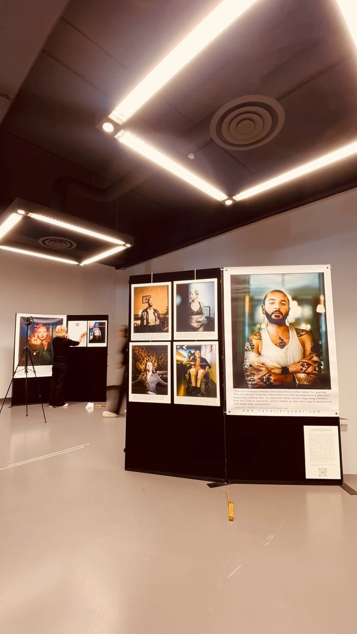 Mijn Lief Lijf by @nobabes.vzw at @flanders.expo Cavalier Queer exhibition opbouw.
Met @stephanieclaeys @biemdhondt @marijn8en @sofie.9000 @hasiba_e_mousai @morganegielen @lauriensn
#loveislove #exhibition #panel