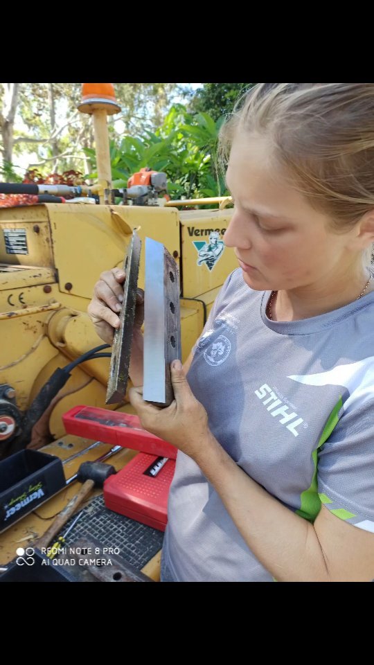 "Just stay emotionally detached from your equipment" - older, wiser tree business owner.
This week we farewelled the She Trees starter @vermeeraustralia BC1000 chipper. It caught fire, had a wheel shred while driving and processed many, many trees far beyond its designed capacity. It even did our first crane removal day (which was a big learning lesson to not use a 12inch chipper on a crane job 🤭). It was called a "lemon" by family friends when we were about to adopt/buy her but she served me well for many years. Goodbye old friend, may your shoot never block and hopefully someone adjusts your anvil one day 🥲🫡❤️🔥