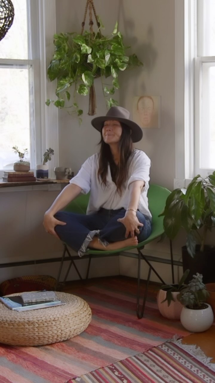 Me trynna meditate. 😂 it helps the monkey mind to carve a space and time to settle the thoughts and body. Sometimes I get there but most of the time I wander into my to do list. So I decided to ditch the to do list ⚡️
#baltimoreinteriordesign #baltimoreinteriordesigner #meditationroom #bighat #meditate