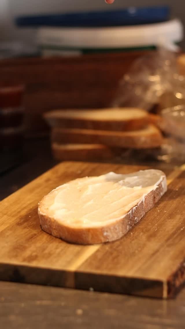 No meet, no problem 😉🍄🟫🔥
The Smoked Fungi - hot, smokey, cheesy goodness 🤤
Available as vegetarian or vegan 🌱
Get it for eat in, takeaway or on deliveroo 💸
#dublineats #meltdowndublin #haveameltdown