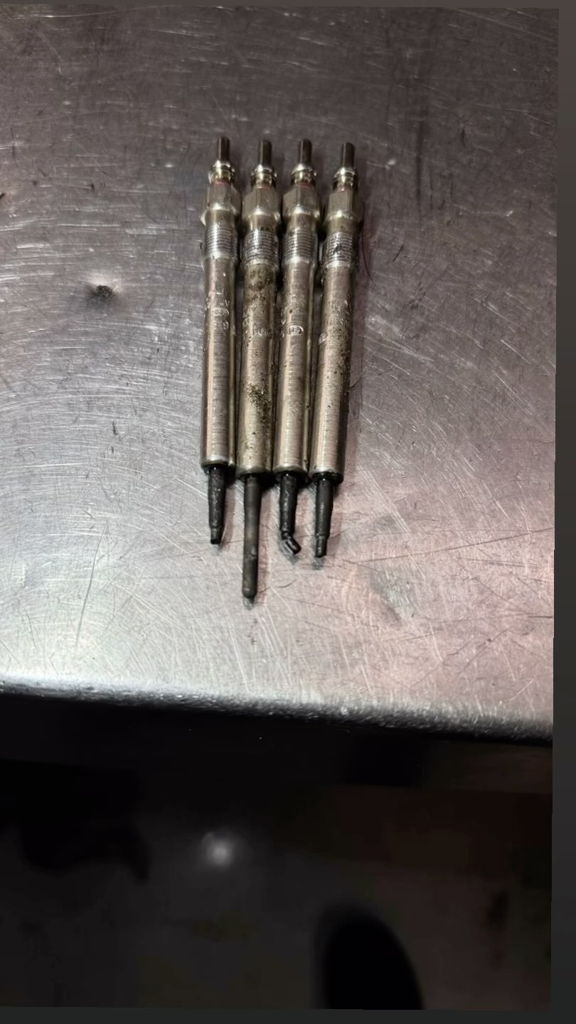 Jdem změřit tlaky… no… není potřeba 😄
.
2.0 Tdi
#skoda #vw #audi #seat #superb #engine #repair #diesel #car #auto #work #czech #czechrepublic #czechboy #instaphoto #automotive #job #mechanic #rebuild