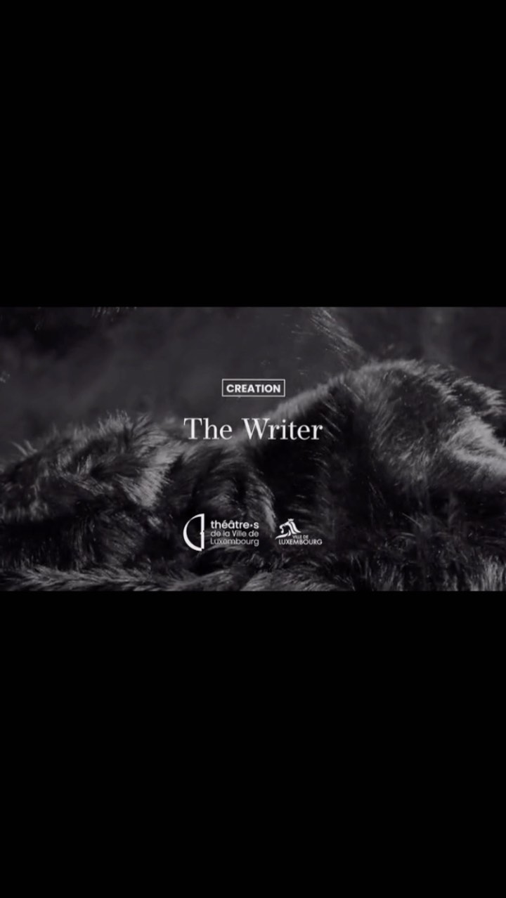 "THE WRITER" by Ella Hickson is opening @lestheatresvdl on March 18th. 💜 Regie: tollste Claire Thill @vivelaclaire 💜 Dramaturgie: meine Wenigkeit 💜 Assistenzen: Claire Wagener @claire.wagener und Christine Muller 💜 Choreographie: Sayoko Onishi @sayoko__onishi 💜 Intimacy coach: Ada Günther @scharfepfefferoni Scenography: Marie Theis @marielucetheis Costumes: Marcus Karkhof @emkey007 Video: Anne Braun @studioannebraun Lights : #marcthein Music / Sound design: Damiano Picci @mudaze Make-up / Hair Artist: Meva Zabun 💜 and with: Jenny Beacraft @jbcrafty Daron Yates @daron.yates Céline Camara @celine.camara.94 Philipp Alfons Heitmann @philippalfonsheitmann pic: Bohumil Kostohryz @bohumil_kostohryz Wardrobe: Anna Bonelli /
Accessories: Marko Mladjenovic
Couture: Manuela Giacometti
• und viele mehr! 💜
Production Les Théâtres de la Ville de Luxembourg #theatre #luxembourg #feministtheatre #malegaze #teaser #thewriter #ellahickson #dramaturge