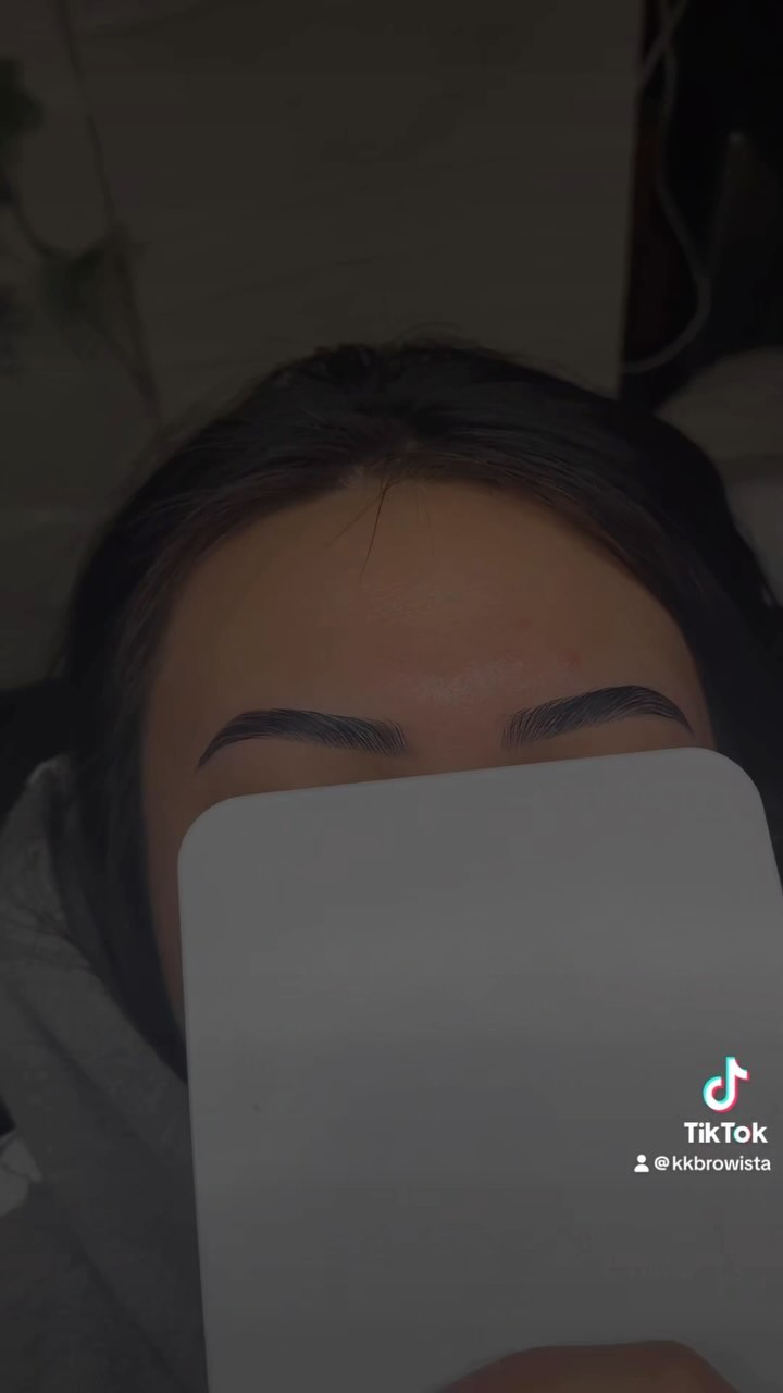 laminated tatted brows no tint 🫨
#browlamination #browshaping #browgoals #browartist #browtinting #hybridbrowtint #browwax #kkbrowista