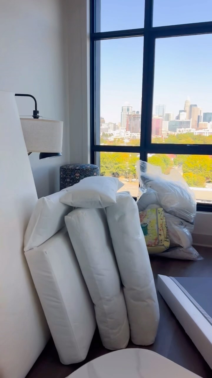 This immaculate penthouse in the heart of Charlotte’s Southend is ready for the official ribbon cutting party. A sophisticated residence with views that will take your breath away! #trusttheprocess #stagingtosell #tighttimeline #penthouse #charlotteuptown #readytorent #milliondollarviews #elevateyourspace #sweetdreams #nowavailable #studio3binteriors
