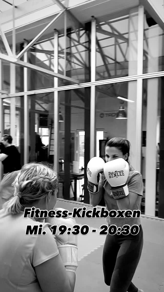 Fitness-Kickboxen 💥💥💥 Mo. & Mi. 19:30 - 20:30 | Fr. 18:30 - 19:30 #kickboxingtraining #kickboxing #fitness #fitnessmotivation #family #vereinssport #verein #düsseldorf @hormoz_66