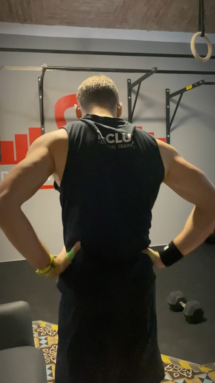 Heute mal wieder spontan neben dem Krafttraining ein CF-Wod gemacht. Kurz und knackig 💪🔥😎
Das bringt Abwechslung zu den sonst viel längeren HYROX Workouts😁
#hs_training #functionalfitness #functionaltraining #hybridtraining #personaltraining #neverstopcompeting #sportvienna #gesundeswien
#wallballs #dbsnatches #wod #lunges #pushyourlimits