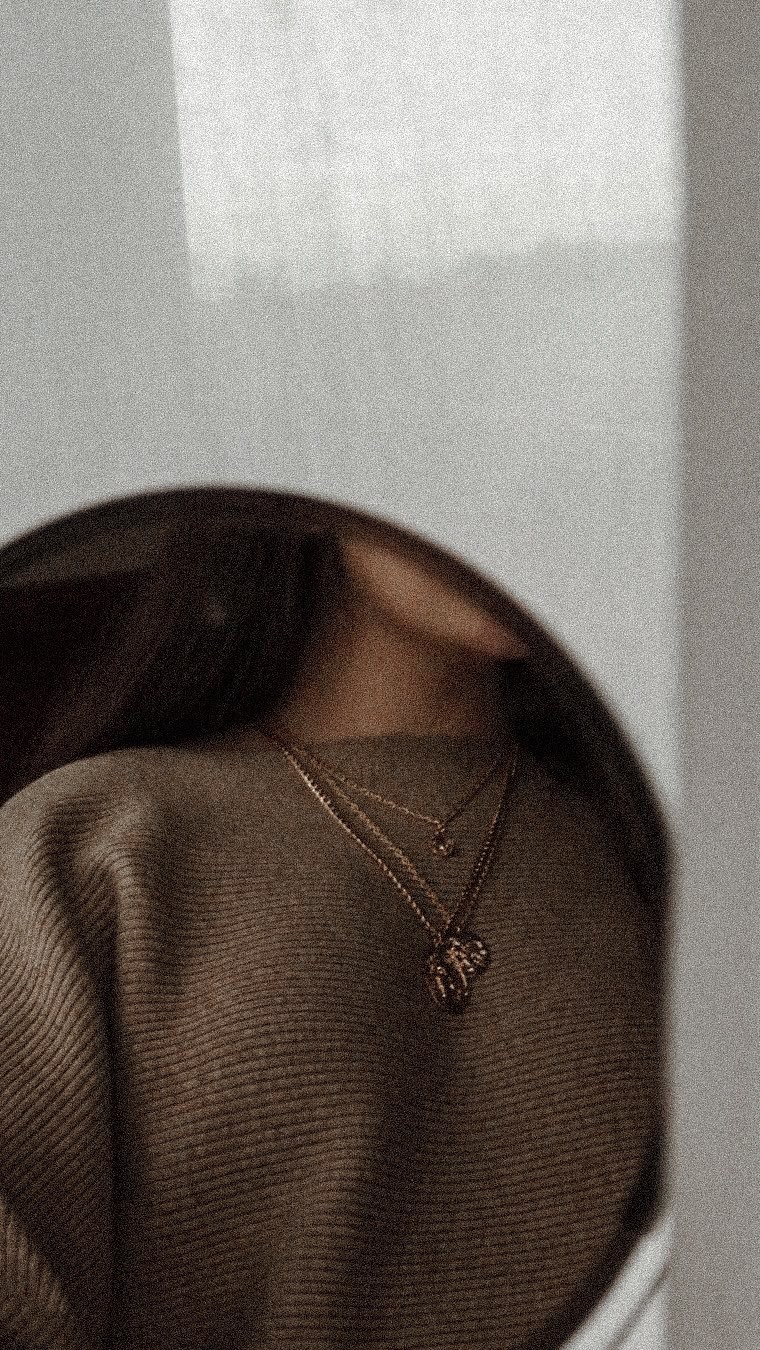 Se eu te perguntasse quais são os 3 traços que definem a sua beleza, quais você citaria?
Nesse vídeo eu queria abrir um tópico com vocês que eu acho absolutamente relevante quando se trata de beleza, que é reconhecer que nós todos temos uma sensação geral que só cabe aos nossos traços. Isso é tão particular que nós podemos ser afetados até por padrões de beleza que são variáveis de lugar ou ambiente. Você já pensou que se sente bem em alguns lugares e parece que a sua beleza não é tão valorizada assim em outros? Deixa aqui nos comentários! #beleza #padraodebeleza #belezamediana #tiposdebeleza #belezaexotica #rachelzegler #sydneysweeney