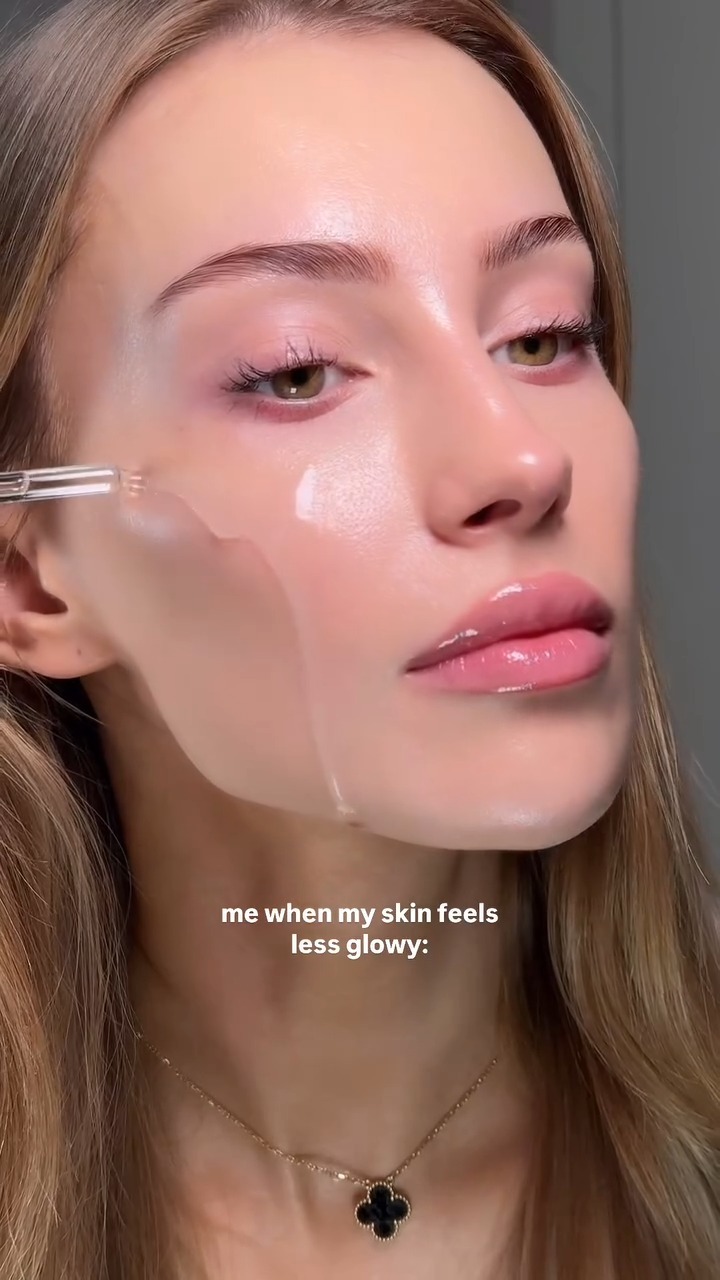 Reposting this glow-worthy routine from @jasminlily_ ✨🧖🏼♀️ Using @skin1004official Hyalu-Cica Ampoule & Pore Minimizing Clay Stick, plus @vtcosmetics_global Collagen Reedle Shot 100 for that flawless finish!
Have you tried these? 💖
#SkincareRoutine #GlowingSkin #BeautyEssentials