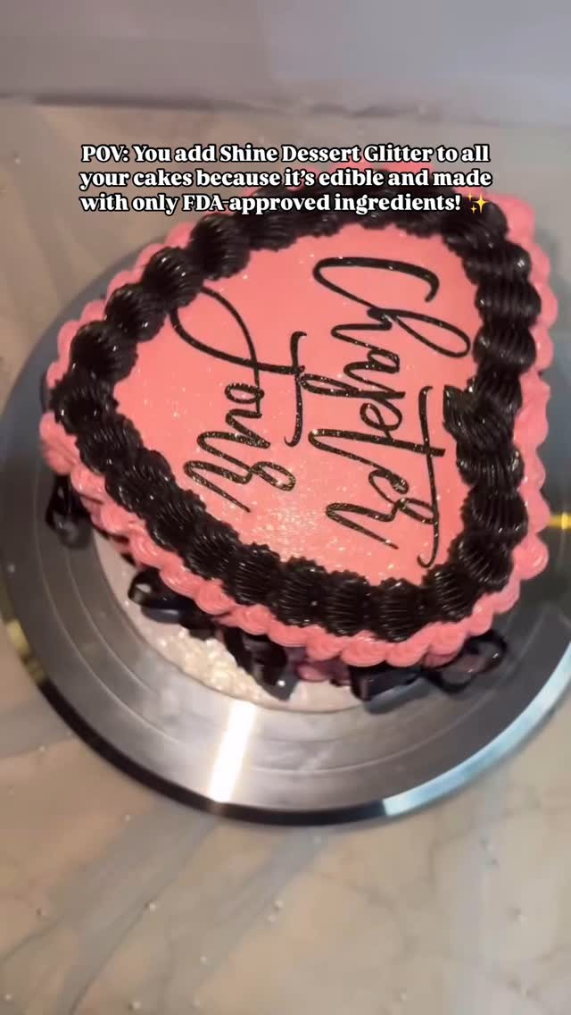 Transform your cakes with our “Snow Fall” edible glitter spray! With just a few pumps, you can add a stunning touch of sparkle that will leave everyone mesmerized. ✨
Beautiful work by @queensqravingss 💖
Shop now at www.shinedessertglitter.com!
#EdibleGlitter #ShineDessertGlitter #Shine #Sparkle #CakeDecorating #Cake #CakeDesign