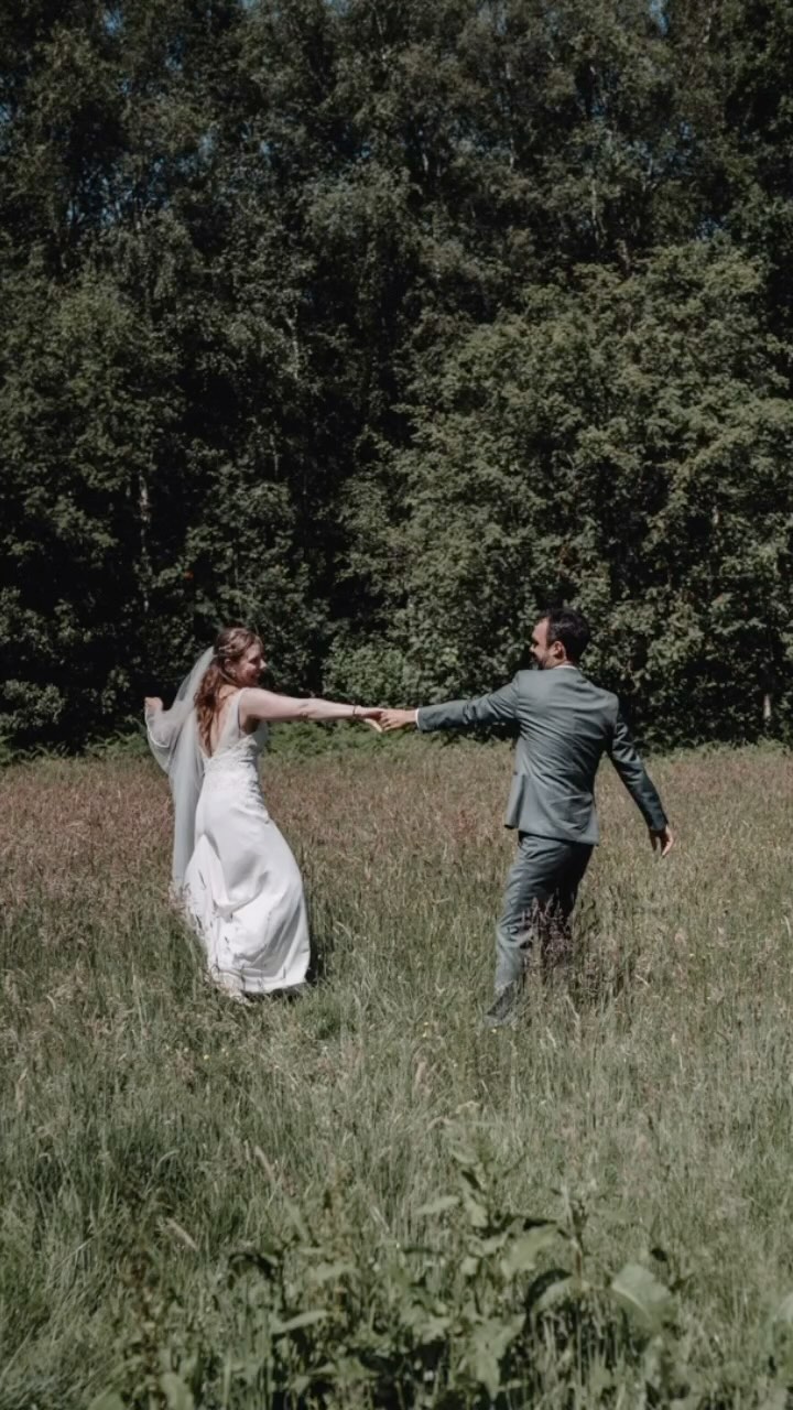 Bevor es am Samstag auf die nächste lange Begleitung geht, möchte ich euch noch ein paar Bilder aus der Preview von C&M zeigen!
Ich bin in den Endzügen der ganzen Reportage der beiden, also gibt’s bald noch mehr! ✨
Die beiden haben eine feine Hochzeit im Grünen gefeiert – mit Schweden-Feeling! Ach, das war richtig, richtig schön!
#hochzeitsfotografie #hochzeitsfotografin #hochzeitsreportage #wedding #weddinginspiration