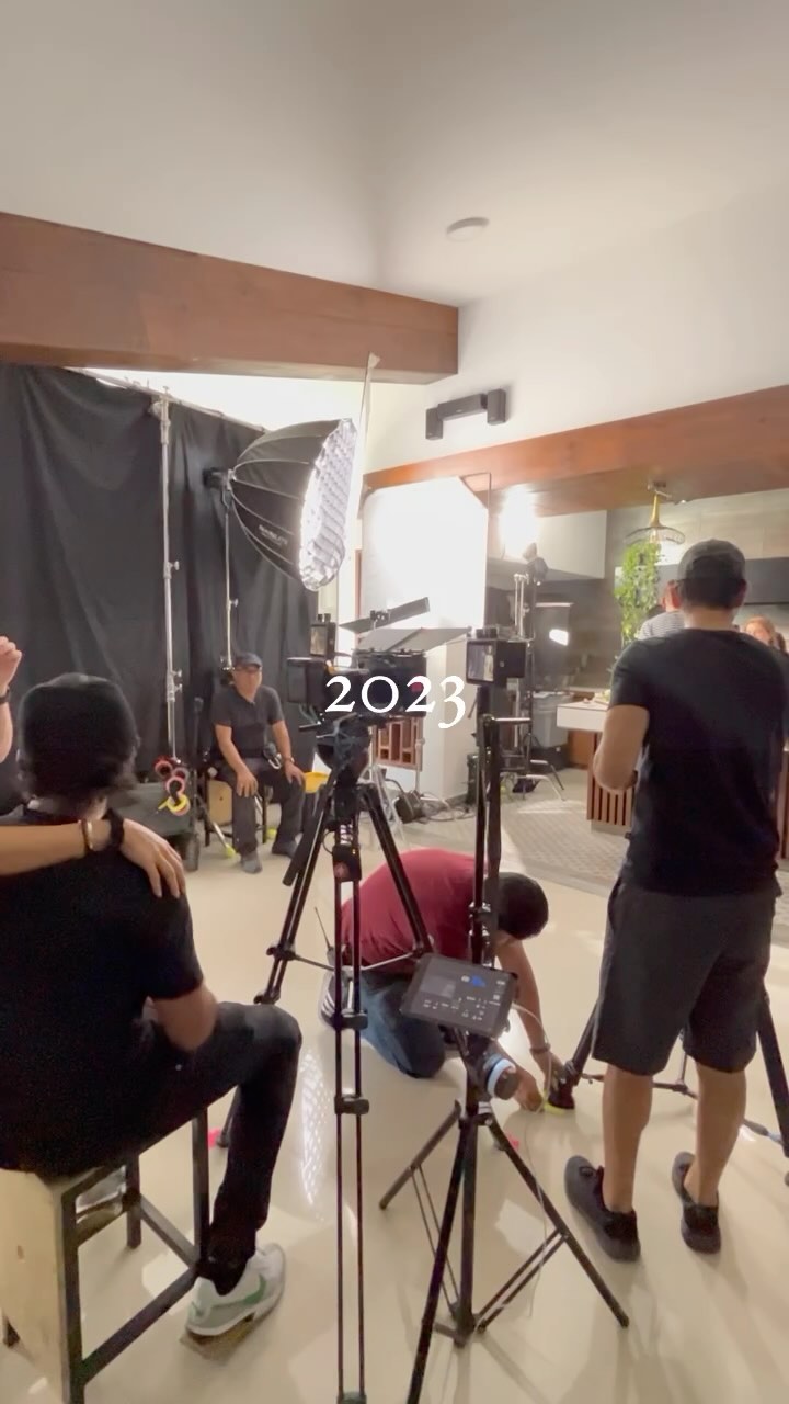 Cerramos el 2023 con gratitud y éxitos, un año de aventuras y retos que sin duda vamos a recordar. Gracias a todas las personas que son parte de i&f y @ohopelow , por las ideas, los proyectos, las campañas, y sobre todo, por el esfuerzo y corazón que pusieron en cada momento.
Ahora, que vengan cosas maravillosas en 2024.
#2023 #2023Recap #smallbusiness #success #adagency