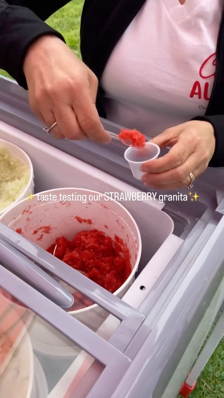 Strawberry granita for the win🙌🏻🍓
#granita #granitasiciliana #handcrafted #homemade #realfruit