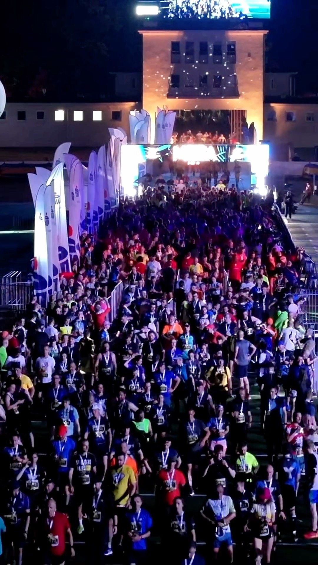 ✨ Relacja z X Nocnego Wrocław Półmaratonu! ✨
Z dumą prezentujemy efekty naszej pracy przy produkcji technicznej tego niesamowitego wydarzenia. Dzięki naszemu zespołowi uczestnicy mogli cieszyć się niezapomnianą atmosferą, a Wrocław po raz kolejny zabłysnął na sportowej mapie Polski. Światła, dźwięk, multimedia – to wszystko, aby każda sekunda biegu była magiczna. 🏃♂️💥
Zobaczcie, jak tworzymy eventy, które pozostają w pamięci na długo!
#EventProduction #NocnyPółmaraton #Wrocław #TeamBehindTheScenes #EventTech #RunningEvent #WroclawHalfMarathon #LiveEventProduction #LightingAndSound #techteam
Tutek Media