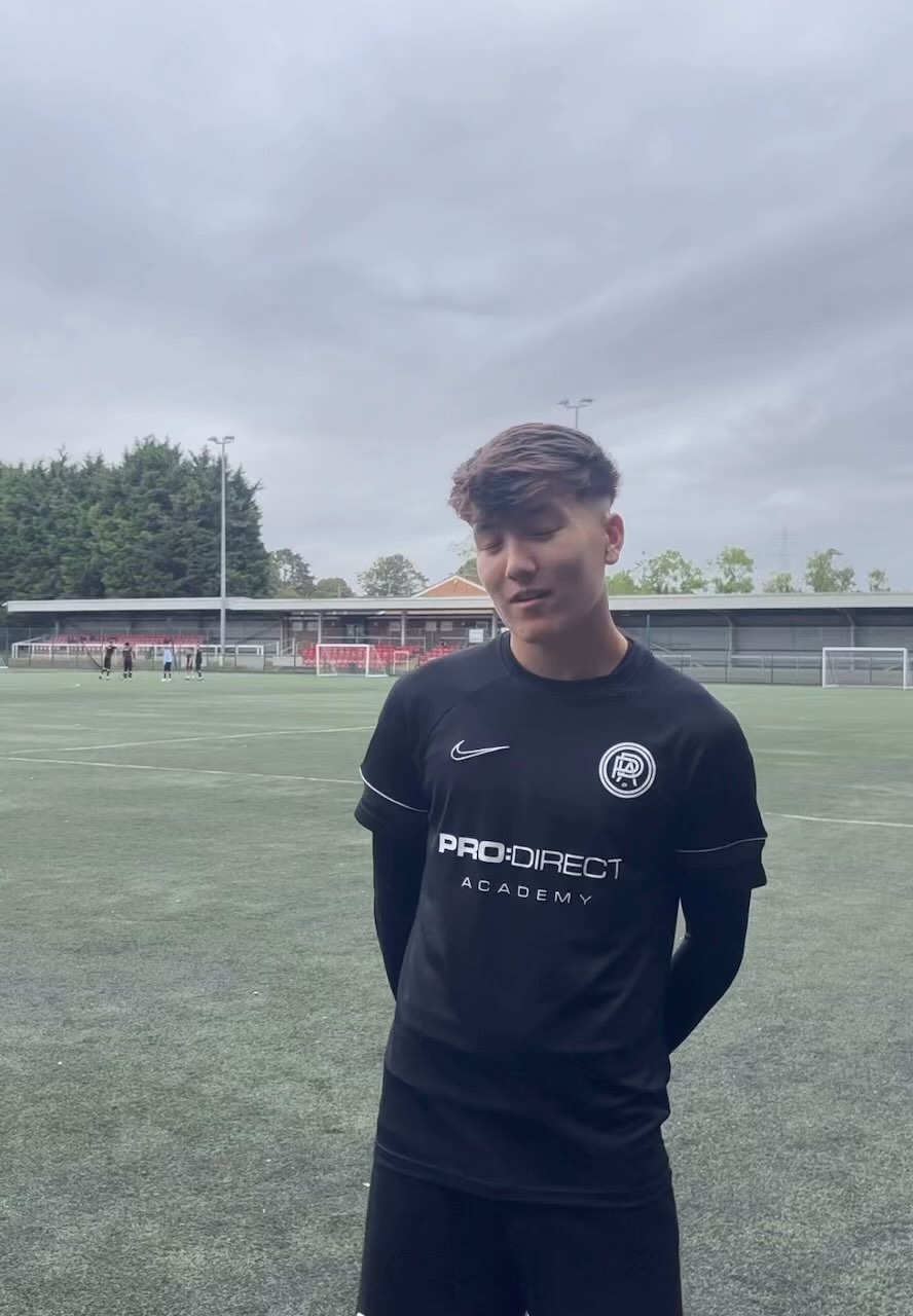 Chris Khoo ποΈ
We caught up with Second Year @chriskhoo_ to get his thoughts on:
- College training so far ππ»ββοΈ
- Training with @hitchintownfc π
- Getting good minutes with @hitchintownfc last week π€