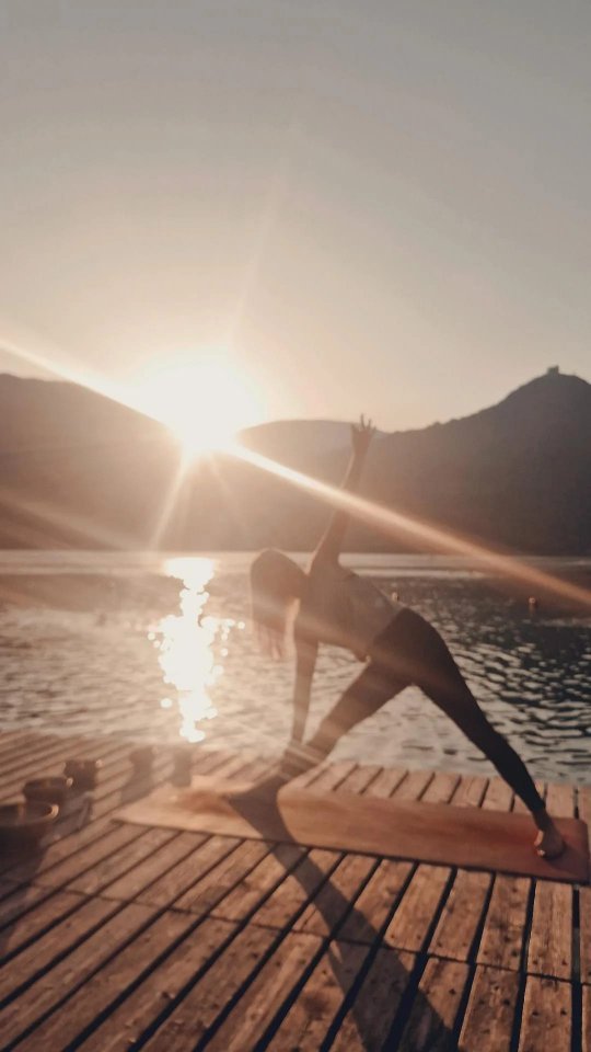 Der Sommer neigt sich langsam seinem Ende entgegen, aber die Erinnerungen und Energie die wir gesammelt haben, bleiben... ☀️💦💛
#reliefandflow #relief #flow #sommer #sommerzeit #sommerfeeling #endofsummer #auszeit #zeitfürmich #krafttanken