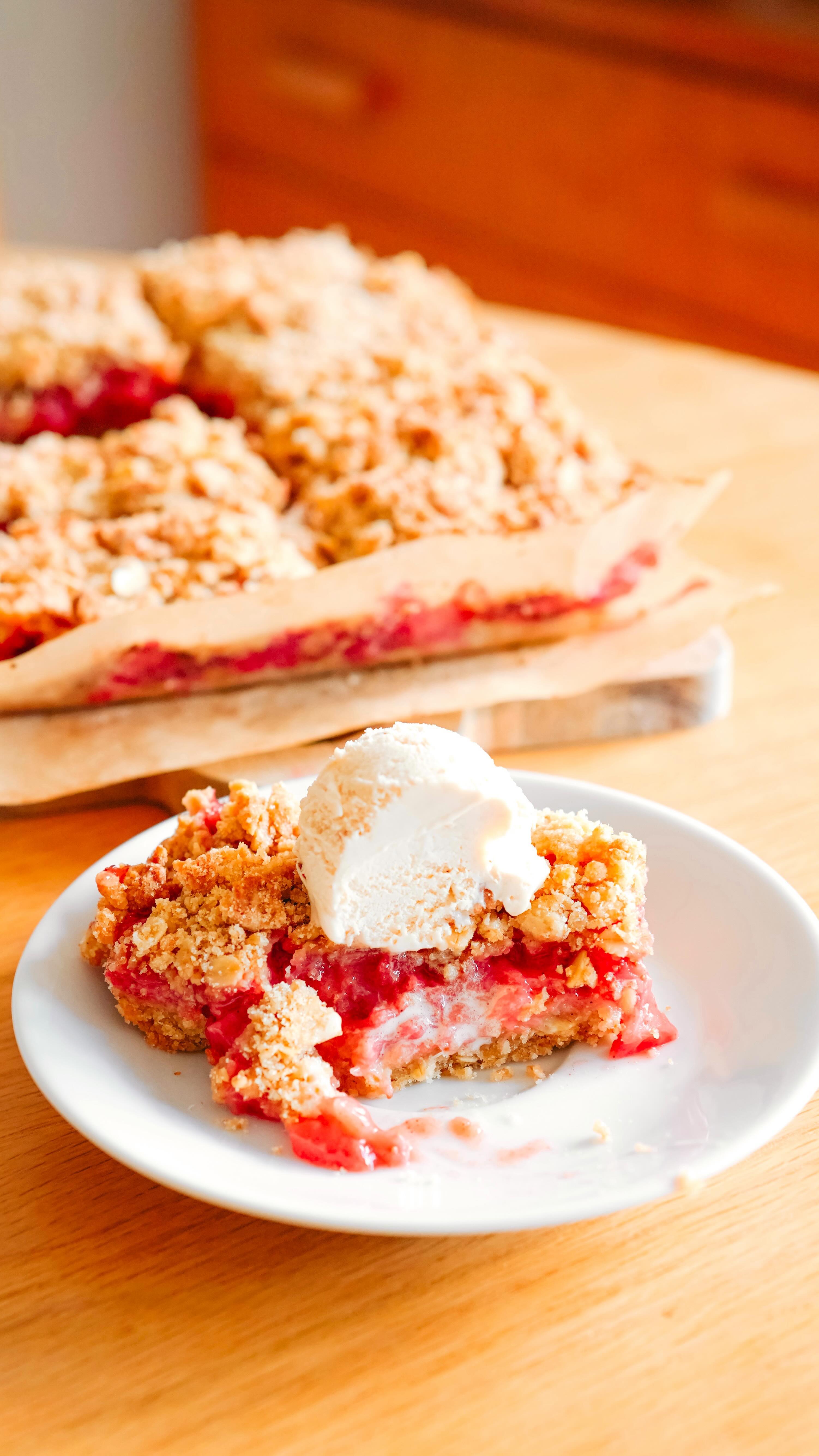 Vegan Strawberry Crumb Bars 🍓😌
Featuring peak in-season strawberries and a crumb-to-fruit ratio that is far superior to a traditional fruit crumble (in my honest opinion).
Comment “crumb bars” to get the recipe sent to your inbox 🫶
#strawberry #strawberrycrumbbars #strawberrycrumble #seasonal #seasonaleats #vegandessert #veganrecipe #plantbased
