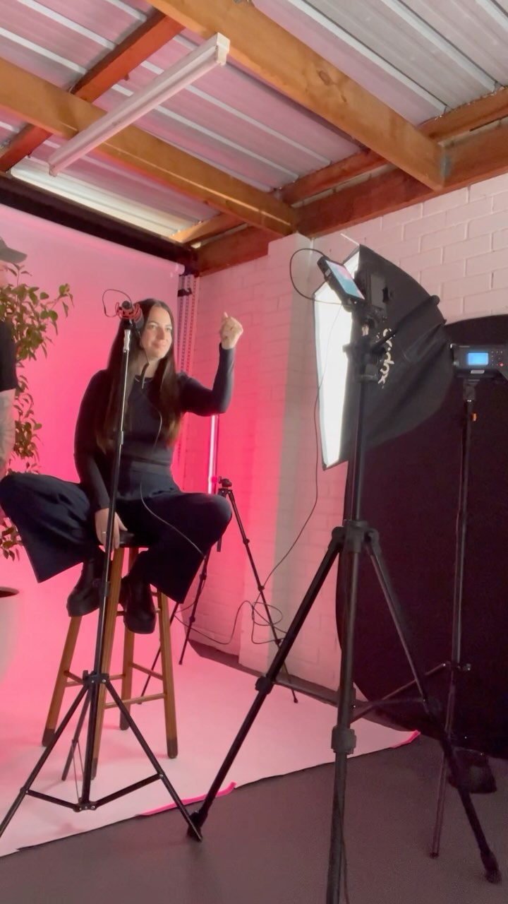 Some BTS from today’s shoot at Studio 5A & there’s a plot twist…. this time I’mon the other side of the camera 👏🏻🎬
#bts #videocontent #videocontentmarketing #marketingonline #contentcreator