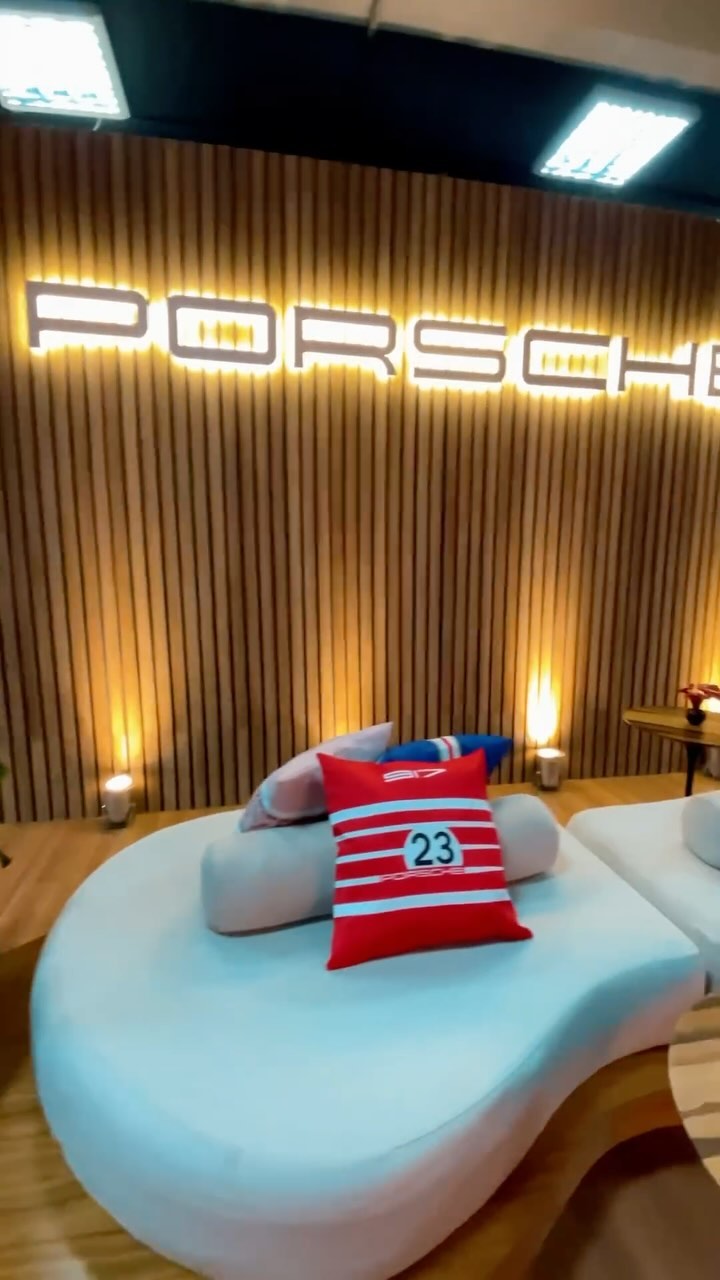 Iluminação cênica e decorativa para a área exclusiva da Porsche no WEC Fia World.
Decor: @vivianmurzoni
