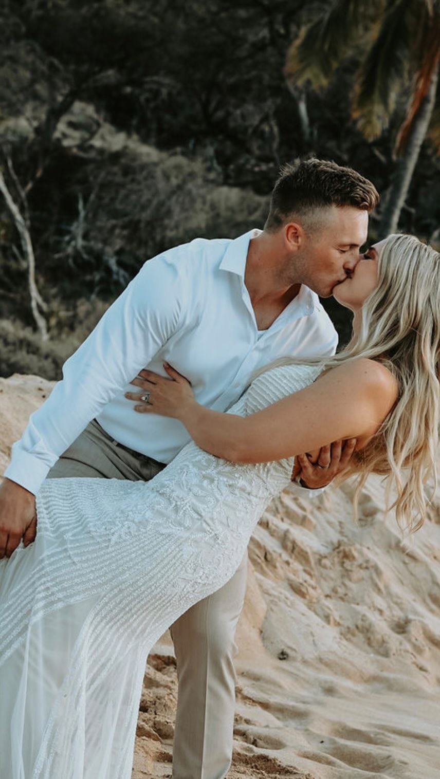 this is your sign to elope 😍
need help?? Check the link in our bio ✨✨
•
•
•
•
#wedding #hawaiiwedding #weddingplanner #beachwedding