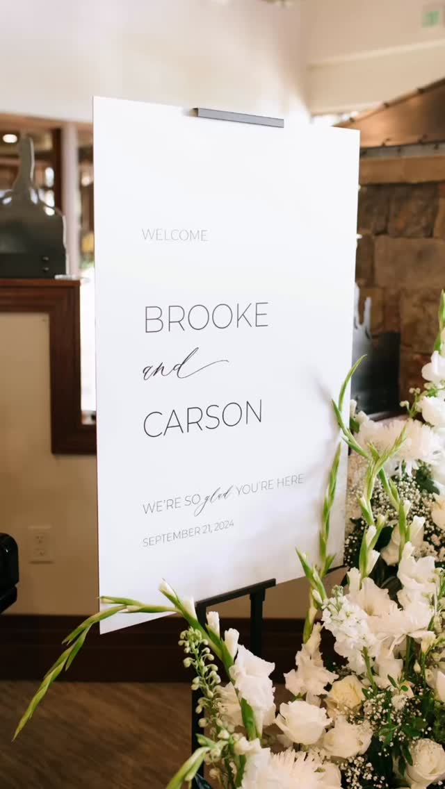 Classic. Romantic. Beautiful.
It’s a nice day for a white wedding 🤍
.
.
Photo: @emilyandluke_
Venue: @ledgesgolfclub
Planning+Design+Decor+Florals: @poppylaneevents_st.george
.
.
#stgeorgeweddingplanner#poppylaneeventsstgeorge #whitewedding
#southernutahweddingplanner #zionweddingplanner