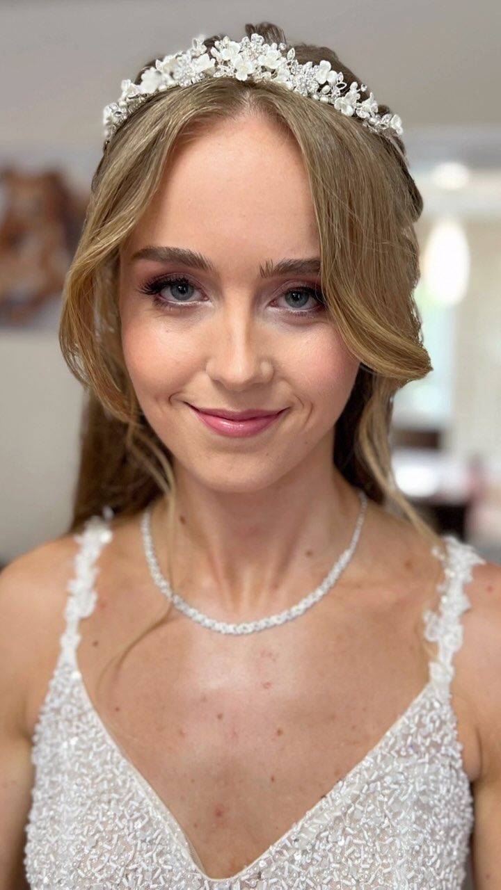 ๐ค Wedding Season has hit with a bang with three weddings this week๐ค
โจOn Thursday I had the pleasure of getting Chloe ready for her big day at Rhinefield House in the New Forest.
Chloe has officially the longest, thickest hair I have ever styled so I pin curled first with my amazing Style Pro Wand. Then applied makeup (how much do we love The Ardell 120 lashes?) and then styled hair so that the curls held ๐ฐ๐ผ
It was lovely meeting Matt Allen Photography and I cannot wait to see the official photographs!๐ธ
Hair & Makeup @brides_by_nikki
Photography @mattallenphotographyuk
Venue @rhinefieldhousehotel
#dorsethairandmakeup #hampshirehairandmakeup #dorsetbride #hampshirebride #bridalhairandmakeup #bridalhalfuphalfdown #bridalbraid #softbridalmakeup #pillowtalkfair #urbandecay #nars #charlottetilbury #brides_by_nikki