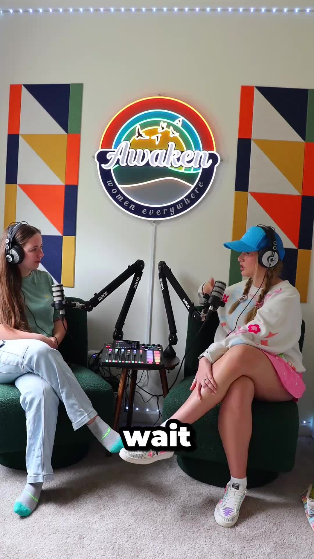 Are you waiting for God like a kid on Christmas morning? Saying, "Jesus is going to do something good!" 👏👏
Or are you waiting on God like you're in the doctors' office awaiting bad news? 🙏
#awakenwomeneverywhere #waiting #Godsplans #dailydevoional #christianpodcast