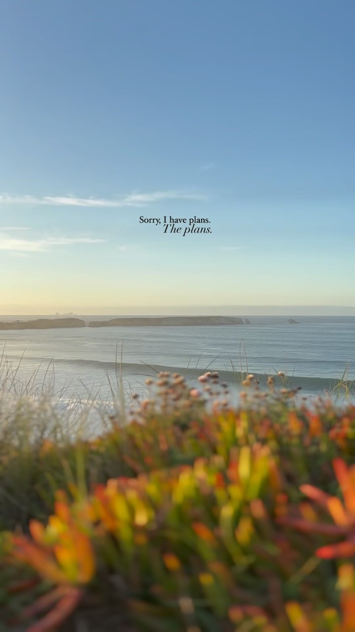 Got any plans after work? 👀
#afterwork #afterworksurf #workandsurf #surfspot #surfdestination #digitalnomadlife #beachhouse #workremotely #coworking #worklifebalance #communalliving #worklifebalance #ondacoliving #sunsetsession #portugal #baleal #surfvibes