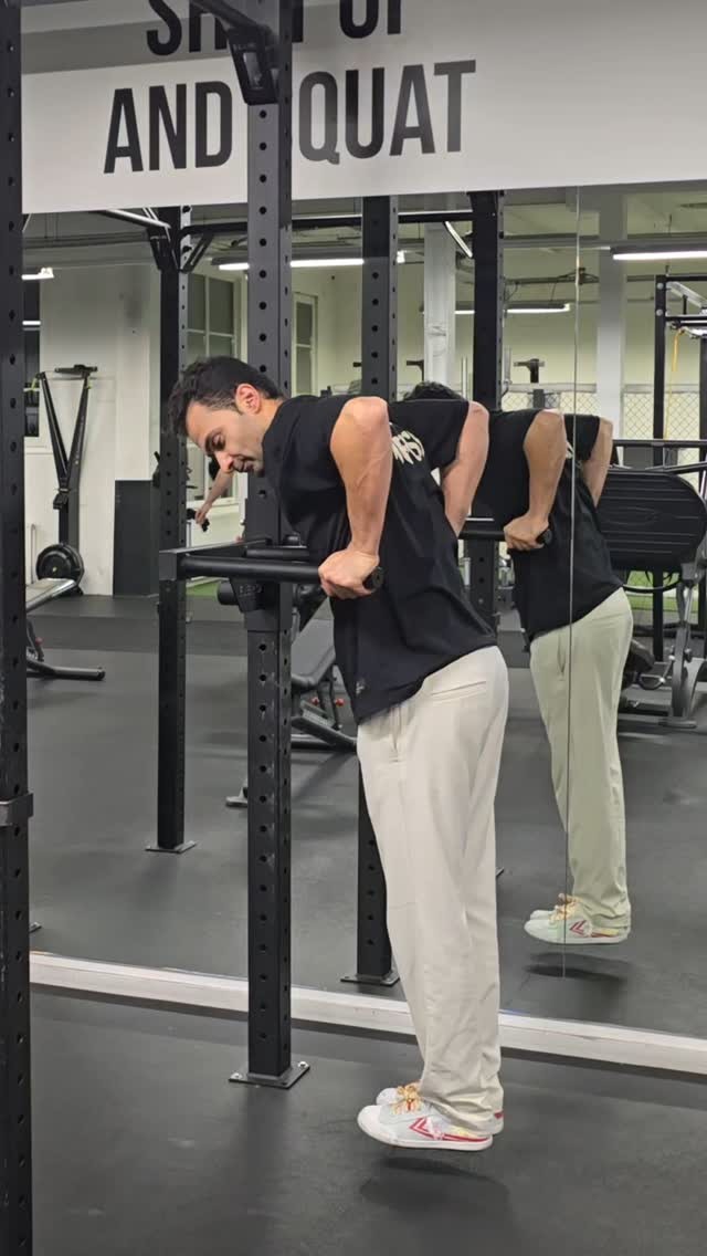 I love this type of trainings, it looks so innocent but so many more muscles work with this flow
Give it a try and tag your buddy who needs to try this!
Wearing @feiyueshoes
#fitnesshacks #streetworkout #calisthenics #streetworkout #corestrength #personaltrainer #fitdutchies #coreislife #fitfam #getfit #fitnessmotivation