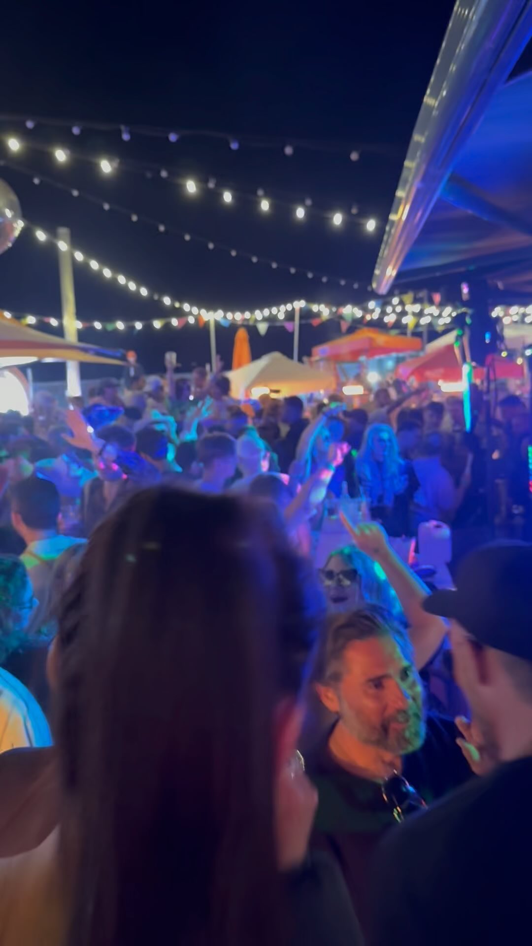 Nothing but good vibes @kinky_malinki_ on brighton beach ๐๏ธ #clubbing #brighton #kinkymalinki