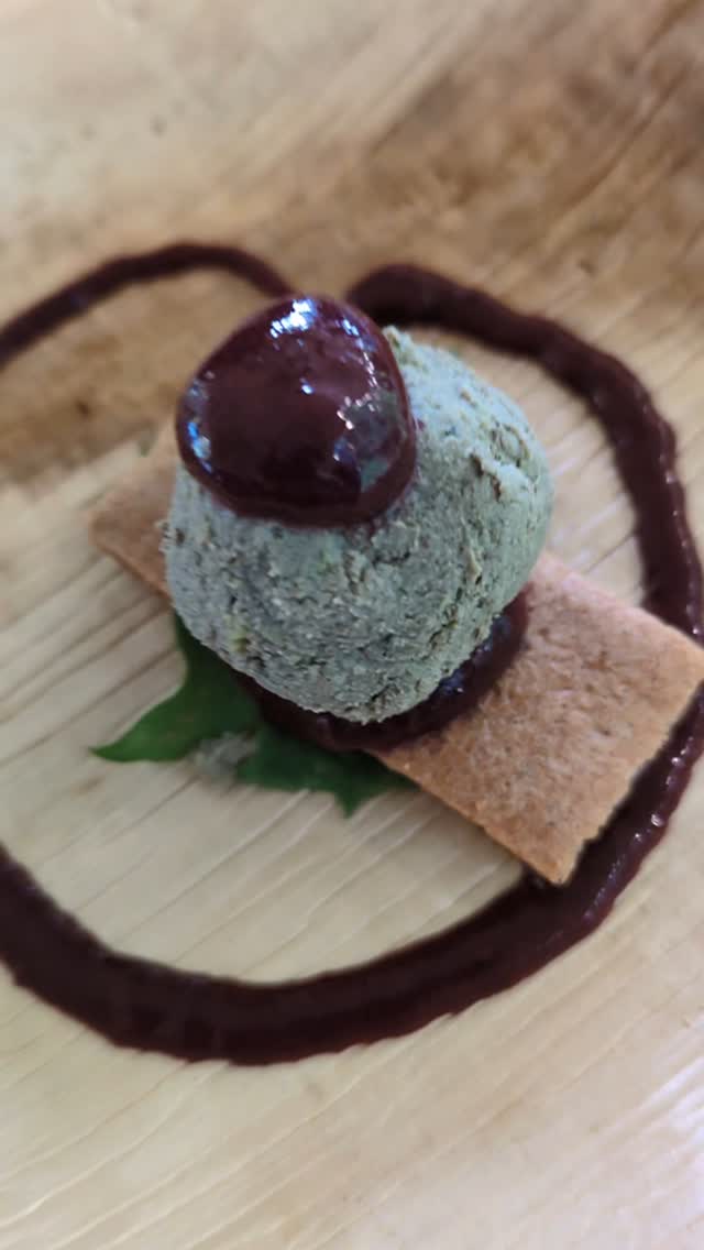 W I L D D I N I N G 🌿💚
Oh wow we were treated to the most beautiful dinner at the British Wild Food Festival by Alex and Rob. Living off of wild foods is incredibly hard to do well so the idea of creating eight plates for a single meal was mind blowing. Each was delicious and inspiring (I didn't get to taste the sorbet as I had to run off to my toddler but I'm sure it was epic). Thanks guys and thanks to your helpers for making it possible 🤗🙏👍
👉 Alex @force_of_nature_chef
👉 Rob @cotswoldforager