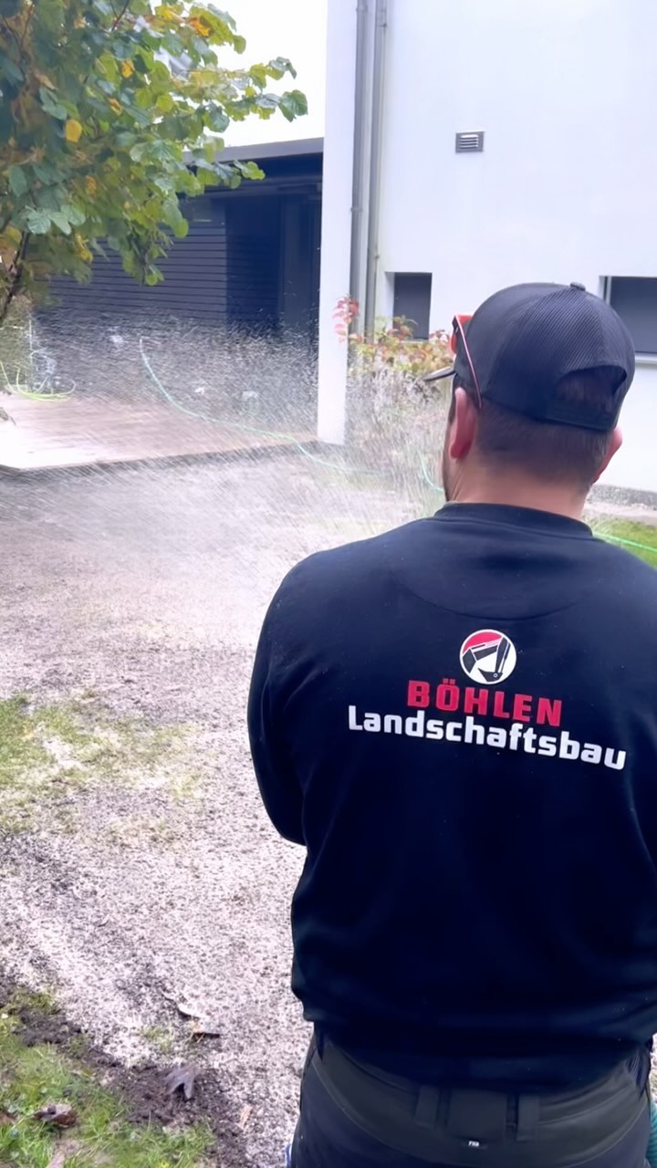 🌱Entdecken Sie die Vorteile von Hydrosaat – die nachhaltige Lösung für Ihre Begrünungsprojekte!🌱
Suchen Sie nach einer effektiven Methode, um Ihren Garten, Ihre Baustelle oder Grünflächen nachhaltig zu gestalten? Mit Hydrosaat bringen Sie frisches Leben in jede Fläche!
Warum Hydrosaat?
- Einfache Anwendung: Unser Hydrosaat-System ermöglicht eine schnelle und gleichmäßige Ausbringung, auch auf schwer zugänglichen Flächen.
- Optimale Keimung: Die innovative Mischung aus Saatgut, Wasser und Nährstoffen sorgt für eine hohe Keimrate und ein kräftiges Wachstum.
- Erosionsschutz: Schützen Sie Ihren Boden vor Erosion und fördern Sie gleichzeitig eine grüne, lebendige Umgebung.
Setzen Sie auf Hydrosaat und verwandeln Sie Ihre Flächen in grüne Oasen – schnell, nachhaltig und effektiv! Kontaktieren Sie uns für weitere Informationen und individuelle Angebote. Machen Sie den ersten Schritt zu einer blühenden Zukunft! #hydros#garte#garte