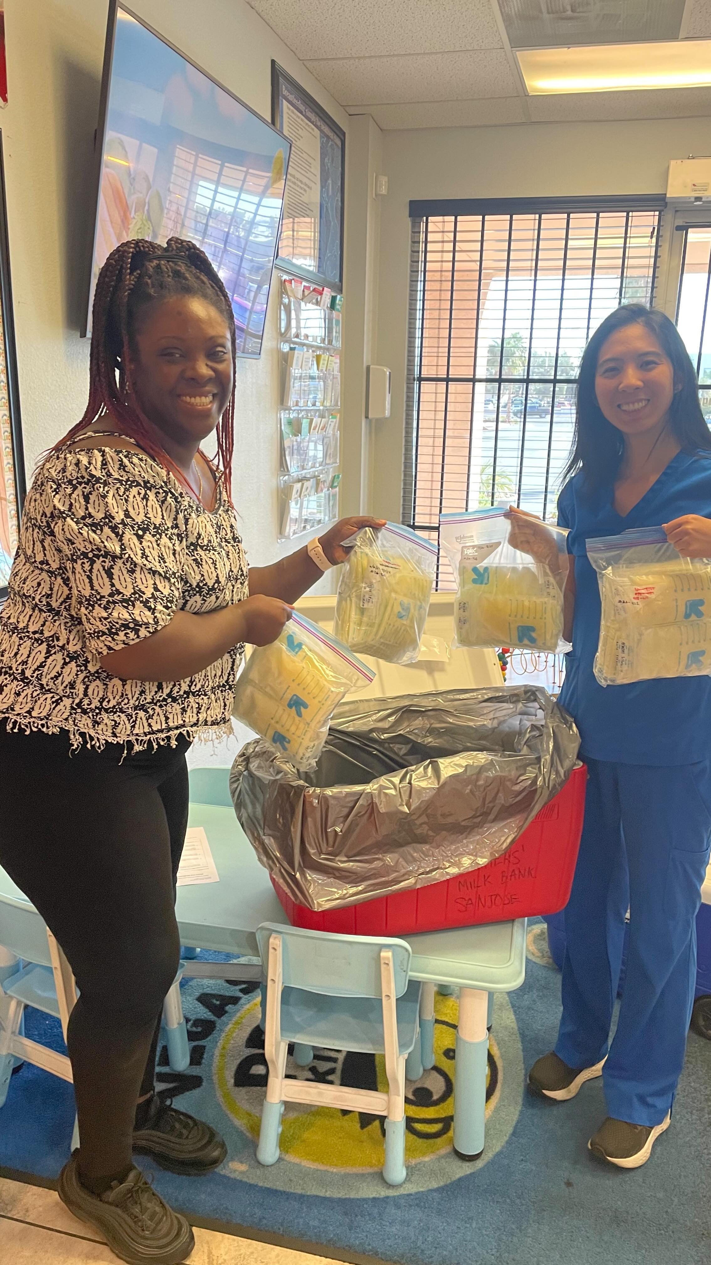 Thank you @ireakajoe for your kind donation!! You are a true Milk Warrior, out here saving lives!! Donating about 200oz 🥳💐 We appreciate you!!
.
Questions about Human Milk donations call 1-877-375-6645
.
@mothersmilkbankca
@heartandsolcollective
@bfgwithmaj
.
#humanmilk #humanmilkdonation #donormilk #sanjosemothersmilkbank #shiphumanmilk #heartandsolcollective #criticalcareinfants #lasvegas #ibclc #lactationsupport #lactation #breastfeedingwithmaj #milkdepots #lasvegasmilkdepots