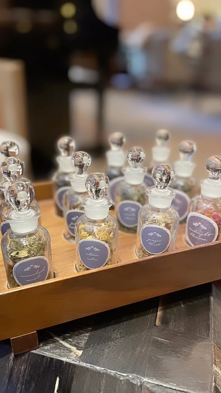 On a cooooold day, I the best afternoon catching up and being spoiled by @ellenk2525 at @stregistoronto 🫖 We had the Valentine’s Day Tea at Astro’s bar and loved it - don’t mind the half eaten food tower 🤣 We dug in before we could get a pic! Hey nothing wrong with living in the moment. ❤️ And we also forgot to take a pic 😂 Another lesson of living in the moment. 🙈😘
.
.
.
.
.
#toronto #stregis #stregistoronto #tea #sloanetea #friends #friendship #afternoontea #giggles #happiness #catchingup #valentines #valentinesday