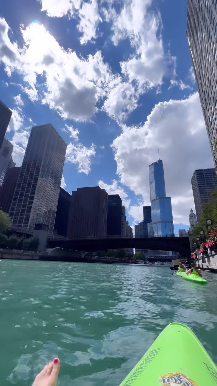 Is there anything better than going to Church on a Saturday? 😉🎶
•
•
Thanks to @urbankayaks @tacorio_chicago @chicagofiredept @codyjinks and of course our boyfriend @ericchurchmusic 😎, we sure had the most magical 24 hours in @chicago 🤩🛶🌇🌮🍹🎶🍺🎺.
What a whirlwind adventure! 🤩
•
•
#ericchurch #chicagoadventures #kayaklife #midwesttravel #chicagofire #womenwhoexplore #adventurenthusiasts #buencamino