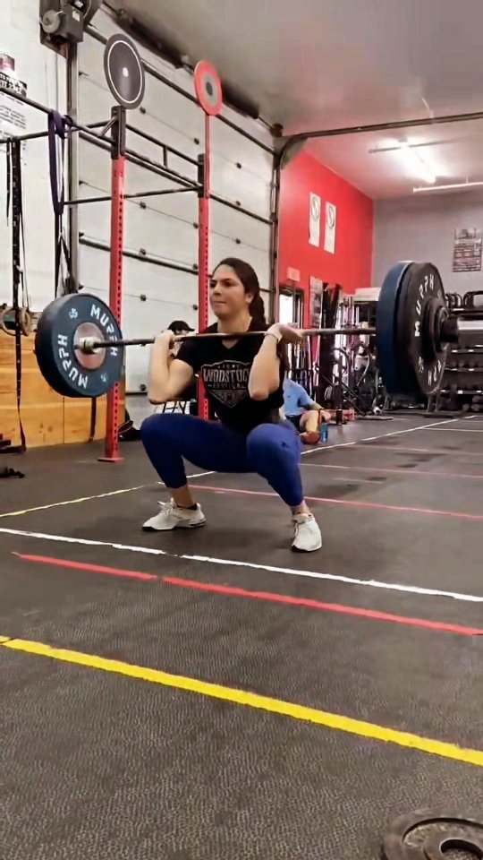 On a eu de solides perfs aujourd'hui au Clean and Jerk Ladder 😱💪
Un beau 190 lbs pour Sara-Maude et 185 lbs pour Sébastien.
Félicitations 👏
◇ Les exercices en Ladder se font sous forme de paliers, et la charge augmente à chacun d'entre eux. Il faut valider la barre pour passer au palier suivant ◇
#crossfit #cleanandjerk #strenght #solide