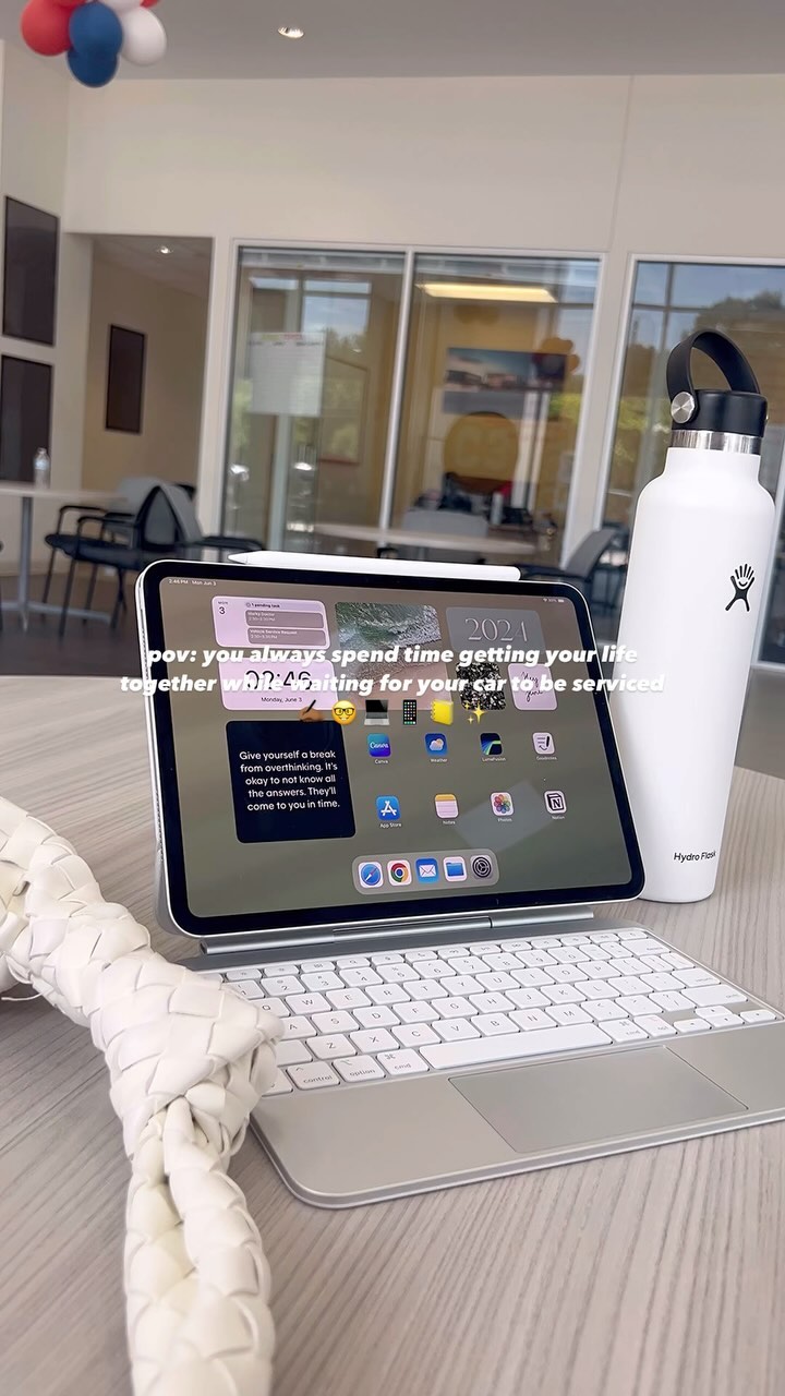 pov: getting your life together while waiting for your car to be serviced ✍🏾 🤓 💻 📱 📒 ✨