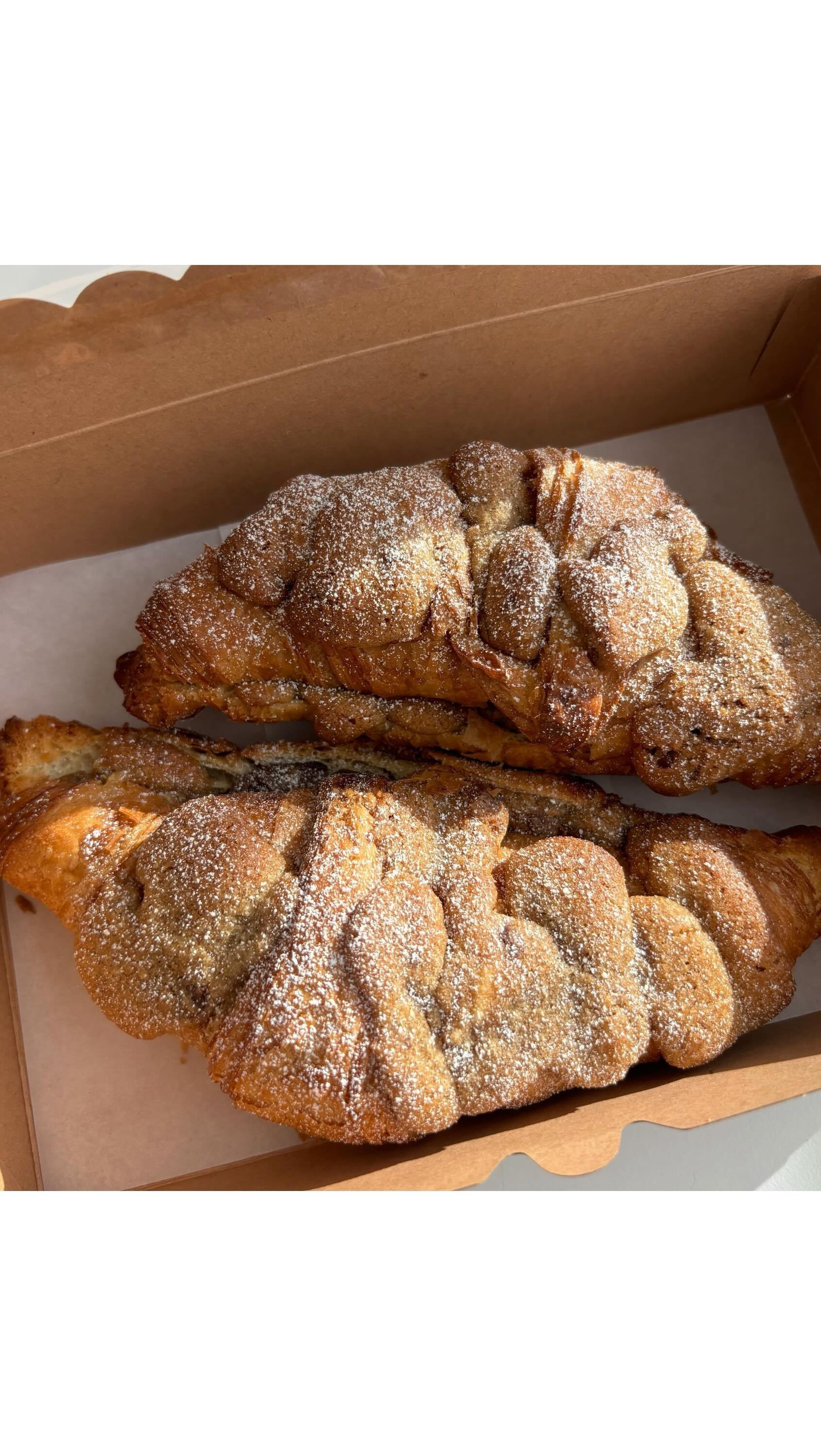Is it too early for Christmas music? We think not! 🎶 And while we’re not ready for snow outside, this is exactly how we want it to be snowing around here ❄️✨
Our cookie croissant is as tasty as it looks—flaky, sweet, and perfectly dusted with icing sugar! Comment below if you’d love to see these on our menu! 👇🍪🥐 #LetItSnow #HolidayTreats #CWLcookies#CookiedWithLove