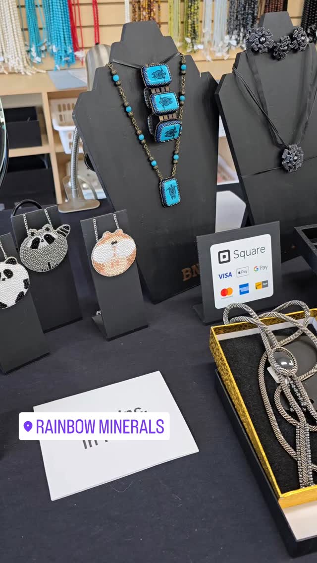 It's happening now! 🤩
Come to visit me.
Thank you very much, @rainbowminerals, for this opportunity! 🙏❤️
#popupsale #jewelrysale