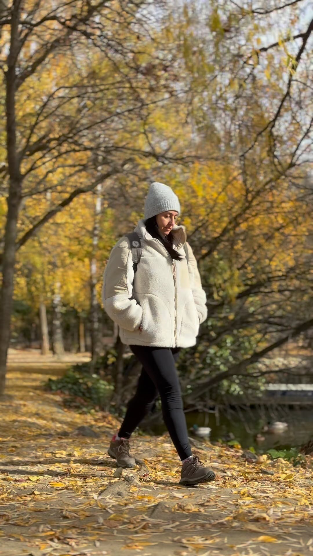 Este último año ha sido un año de muchos cambios y Dennis y Noah lo iban a notar y como siempre ahí ha estado ella, la que siempre está, l a que siempre lucha sin mirar quien sea el rival, la que no tiene miedo a enfrentarse a cualquier situación siempre que su familia esté a salvo, siempre que los derechos de sus hijos se cumplan, la que está cuando vienen malas rachas y te apoya, la que aguanta la montaña rusa que es Noah mezclada con lo que conlleva una adolescencia de nuestro Dennis. Son cosas que cualquier madre hace (o no), pero me gustaría que mis hijos sepan siempre la maravillosa madre que los acompaña siempre.
TE QUEREMOS ❤️❤️❤️❤️