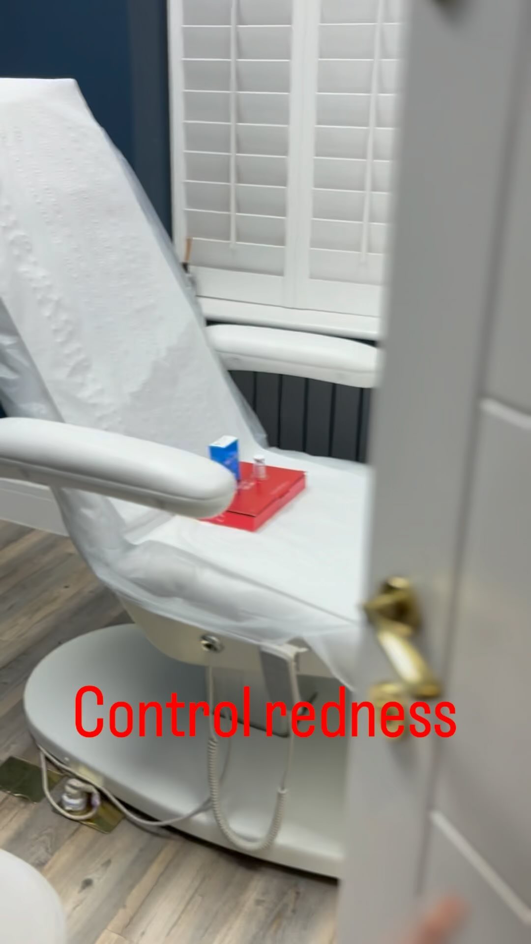 You got annoying redness, facial flushing & perspiring faces?I know, especially in this weather when we have the heating on indoors & the colder weather can play havoc with our complexion when we are prone to redness & flushing. Rosacea & hormonal changes can leave us prone to rosy cheeks, noses & chins. Microtoxin treatment is a game changer! A blend of Botox & my favourite skin booster NCTF. Reduces redness, reduces perspiration & sebum production while also feeding your skin cells with the important ingredients it needs to grow healthy. Can be used all over face & neck. Suitable for all ages, all skin types, men & women. #microtoxin #nctf135ha #fillmed #mesotoxin #rosacea #faceperspiration #facialredness #menopauseflushes