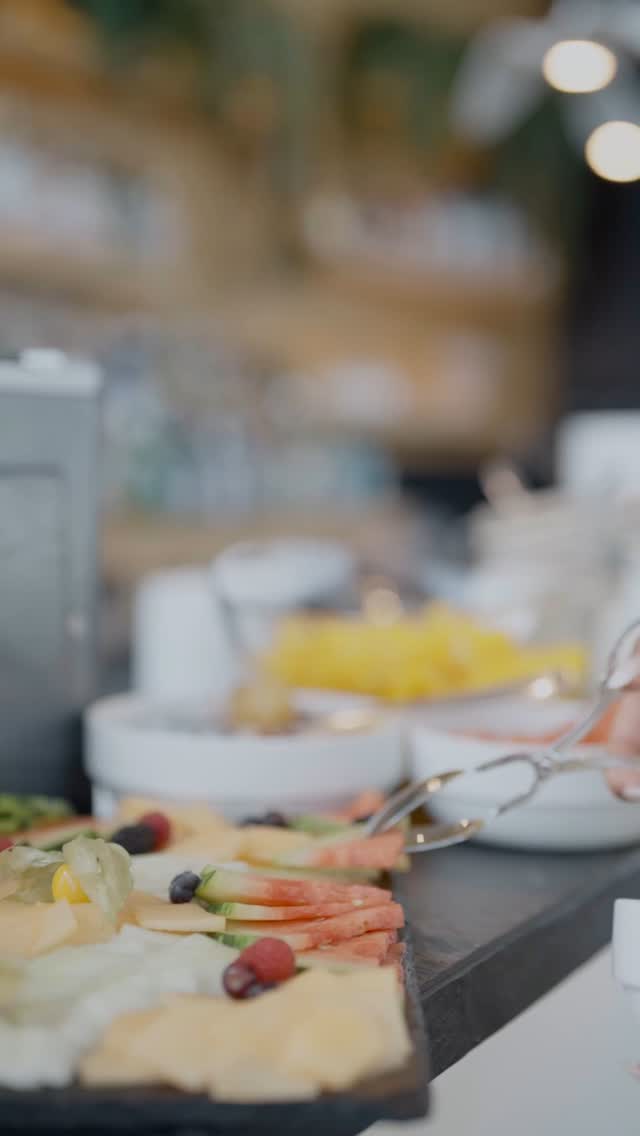 Brunch with a view – and the perfect way to celebrate Dad this weekend! 🥂🍳 Treat him to delicious bites and good vibes at Aurora Rooftop Bar. See you there! 🌞 #FathersDayBrunch
#aurorarooftopbar #weekendvibes #celebratedad