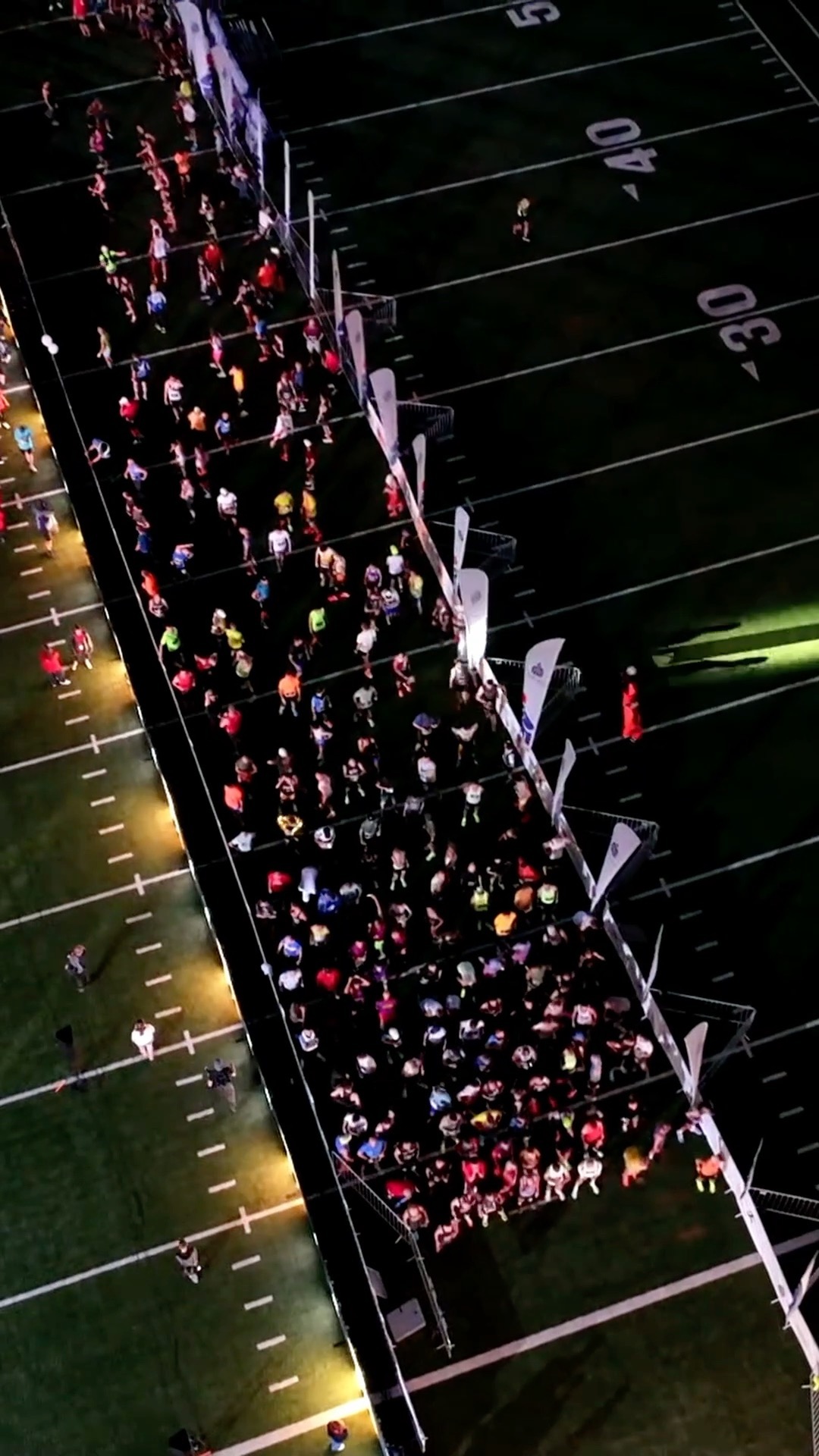 🌟 Nocny Wrocław Półmaraton 2024 🌟
Za kulisami tak wielkiego wydarzenia kryje się sztab ludzi, którzy dbają o każdy detal, by uczestnicy mogli skupić się na biegu, a widzowie na niezapomnianych wrażeniach. Od spektakularnych efektów świetlnych po perfekcyjny dźwięk – nasza ekipa techniczna zadbała o to, by magia nocy stała się rzeczywistością. 🎧🎇
Oglądajcie, jak zamieniamy pomysły w rzeczywistość i świętujcie z nami ten niesamowity bieg!
#EventMasters #WroclawHalfMarathon #NocnyPółmaraton #EventMagic #BehindTheScenes #EventTechnology #WrocławEvents #RunningFestival #TechProduction #LiveEventCrew