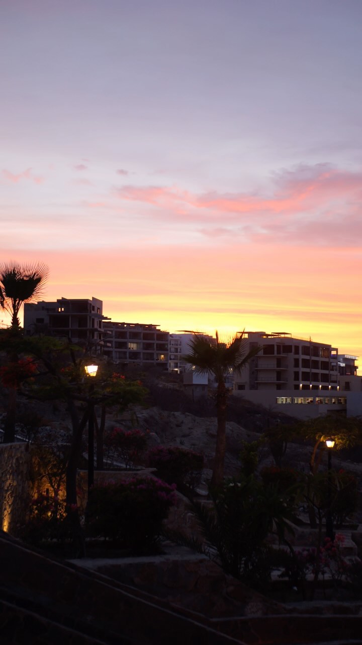 Summer sunsets at the castle 🌅☘️
#boutiquehotel #boutiquehotelcabo #cabosanlucas #loscabos #hotelsincabo #placestostay #blarneycastle #summersunset
